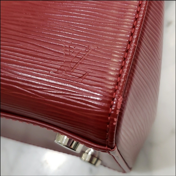 100% Authentic!! Red Louis Vuitton Epi Brea MM - Picture 6 of 10